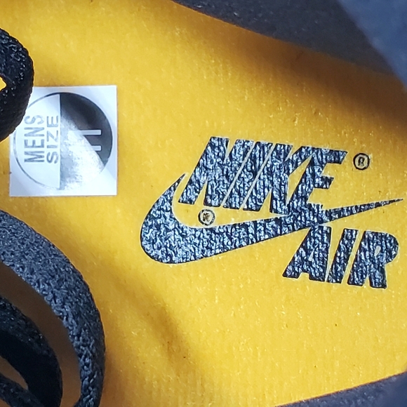 Air Jordan Retro 1 High - Picture 8 of 12